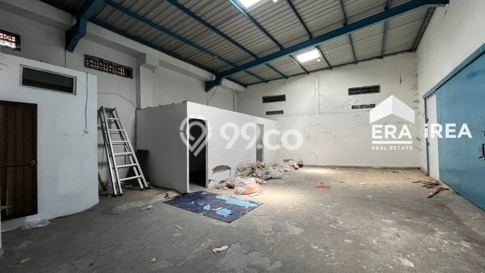 Area Strategis! Disewakan Gudang Lokasi Banjarsari, Solo Cocok untuk Bisnis Area Strategis! Disewakan Gudang Lokasi Banjarsari, Solo Cocok untuk Bisnis