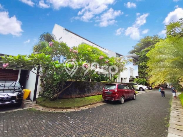 Rumah Elit Modern Tanpa Renovasi di Kemang Jakarta Selatan Rumah Elit Modern Tanpa Renovasi di Kemang Jakarta Selatan