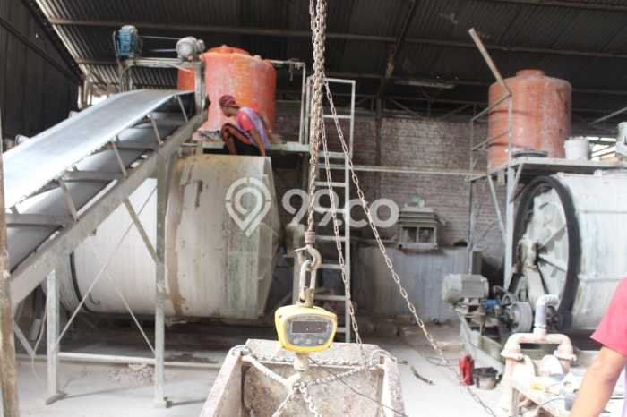 INVESTASI POTENSIAL! Pabrik di Ciwaringin, Luas 28000m2m², Tingkat Keramaian Tinggi INVESTASI POTENSIAL! Pabrik di Ciwaringin, Luas 28000m2m², Tingkat Keramaian Tinggi