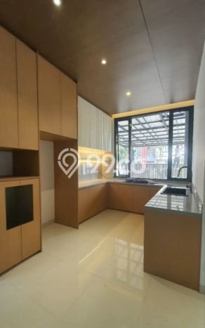Rumah Luxury Modern Siap Huni di Meruya Jakarta Barat Rumah Luxury Modern Siap Huni di Meruya Jakarta Barat