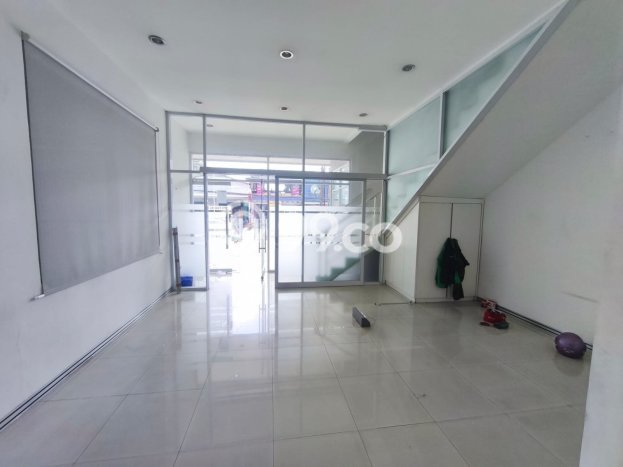 Disewakan Ruko komersial di Sumber luas bangunan 470m2 Disewakan Ruko komersial di Sumber luas bangunan 470m2
