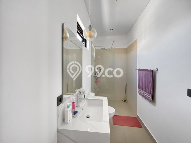 Vila Terawat Kawasan , Luas 300m2m², Lokasi Strategis dengan akses bagus Vila Terawat Kawasan , Luas 300m2m², Lokasi Strategis dengan akses bagus