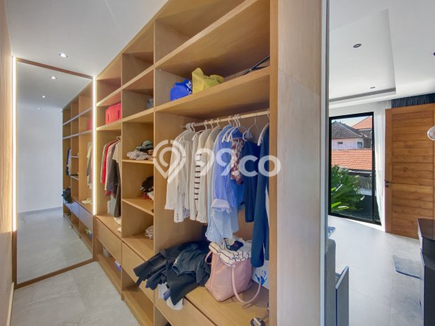 Vila Terawat Kawasan , Luas 300m2m², Lokasi Strategis dengan akses bagus Vila Terawat Kawasan , Luas 300m2m², Lokasi Strategis dengan akses bagus
