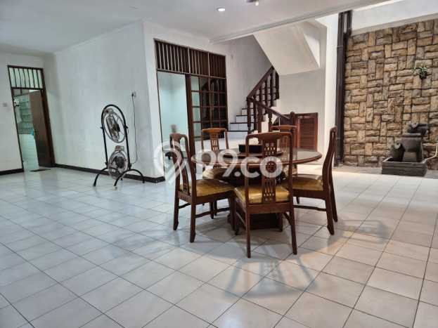 Ready to Use! Premium House LT 241m2 Desain Elegan di Pulomas Ready to Use! Premium House LT 241m2 Desain Elegan di Pulomas