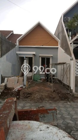For Sale Rumah 3 Kamar Lokasi Strategis Nyaman dan Strategis di Rungkut For Sale Rumah 3 Kamar Lokasi Strategis Nyaman dan Strategis di Rungkut