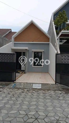 For Sale Rumah 3 Kamar Lokasi Strategis Nyaman dan Strategis di Rungkut For Sale Rumah 3 Kamar Lokasi Strategis Nyaman dan Strategis di Rungkut