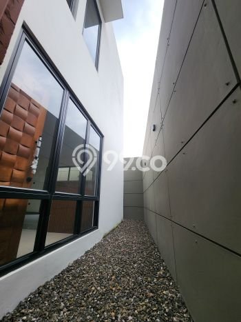 Rumah Modern Minimalis 4 KT Siap Huni di Jagakarsa Rumah Modern Minimalis 4 KT Siap Huni di Jagakarsa
