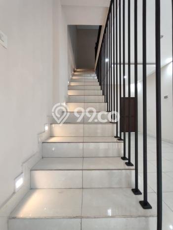 Dijual Rumah Luas Megah Dengan View Cantik di Rawamangun, Jakarta Timur Dijual Rumah Luas Megah Dengan View Cantik di Rawamangun, Jakarta Timur