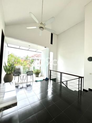 Ready to Use! Premium House LT 300m2 Desain Elegan di Lebak Bulus Ready to Use! Premium House LT 300m2 Desain Elegan di Lebak Bulus