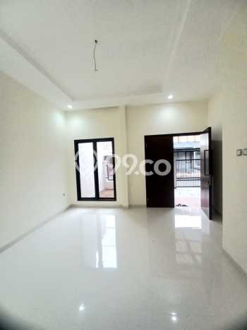 Ready to Use! Luxury House LT 180m2 Desain Modern di Pondok Kelapa Ready to Use! Luxury House LT 180m2 Desain Modern di Pondok Kelapa
