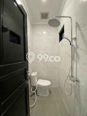 Rumah Modern Minimalis 5 Kamar Siap Huni di Ciracas Rumah Modern Minimalis 5 Kamar Siap Huni di Ciracas