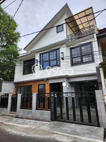 Siap Huni Rumah Mewah 5 Kamar di Duren Sawit Dekat ke Mana Pun Siap Huni Rumah Mewah 5 Kamar di Duren Sawit Dekat ke Mana Pun
