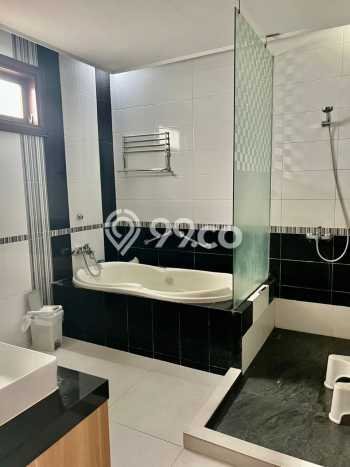 Hunian Mewah LB 250m2 Siap Pakai Desain Elegan di Pondok Kelapa, Jakarta Timur Hunian Mewah LB 250m2 Siap Pakai Desain Elegan di Pondok Kelapa, Jakarta Timur