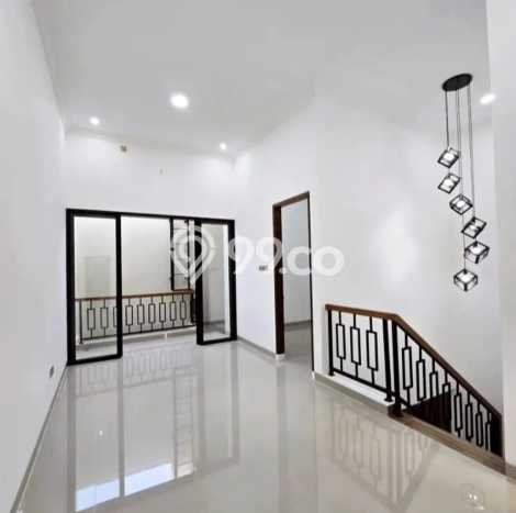 Rumah Strategis Modern Lb 170m2 di Duren Sawit, Jakarta Timur Rumah Strategis Modern Lb 170m2 di Duren Sawit, Jakarta Timur