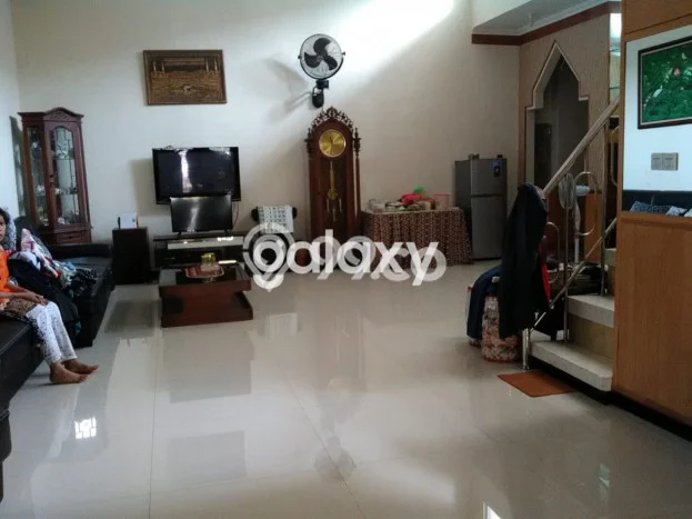 Rumah Strategis Modern Lb 240m2 di Rungkut, Surabaya Rumah Strategis Modern Lb 240m2 di Rungkut, Surabaya