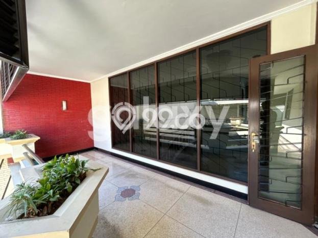 Rumah Asri dengan Luas Bangunan 500m2m² di Lokasi Mulyorejo, Surabaya Rumah Asri dengan Luas Bangunan 500m2m² di Lokasi Mulyorejo, Surabaya