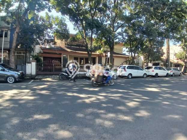 Rumah Mewah LB 1100m2 Siap Pakai Desain Elegan di Pungkur, Bandung Rumah Mewah LB 1100m2 Siap Pakai Desain Elegan di Pungkur, Bandung