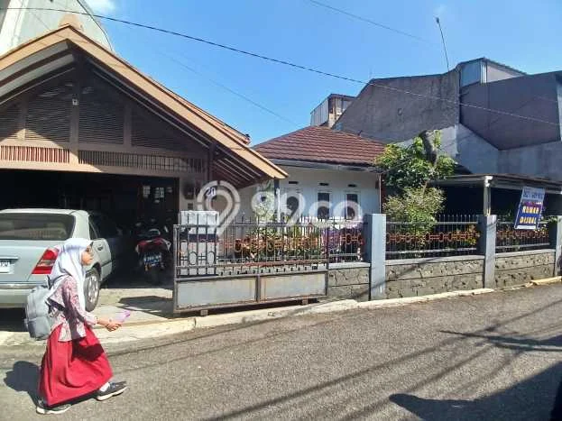Hunian Eksklusif Siap Huni LT 200m2 di Regol, Bandung Hunian Eksklusif Siap Huni LT 200m2 di Regol, Bandung