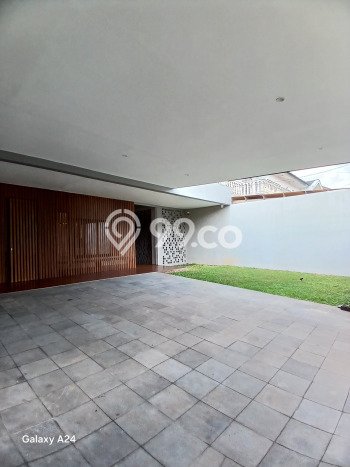 Rumah Elit Modern Siap Huni di Joglo Jakarta Barat Rumah Elit Modern Siap Huni di Joglo Jakarta Barat