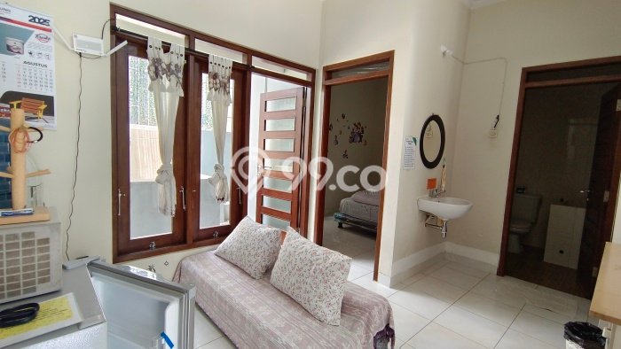 Rumah Asri area , 2 KM, Lingkungan Tenang, Luas 115m2m² LB 100m2m² Rumah Asri area , 2 KM, Lingkungan Tenang, Luas 115m2m² LB 100m2m²