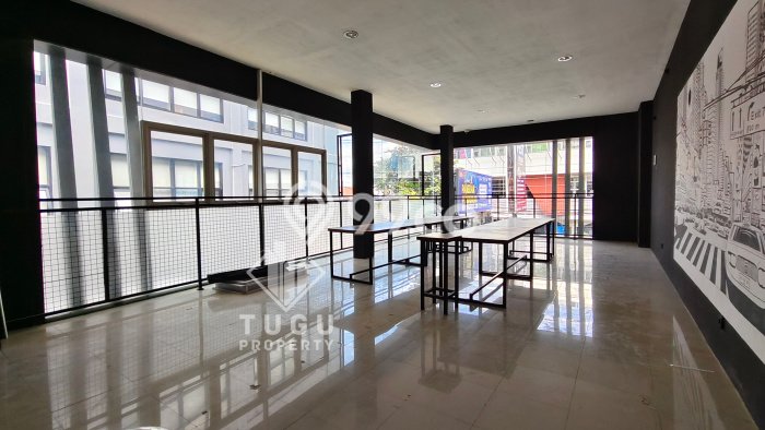 Ruko Dijual di Prime Area Yogyakarta Luas 170m2 Ruko Dijual di Prime Area Yogyakarta Luas 170m2