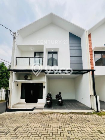 For Sale Rumah 4 Kamar Lokasi Ideal Bagus dan Strategis di Cilandak For Sale Rumah 4 Kamar Lokasi Ideal Bagus dan Strategis di Cilandak