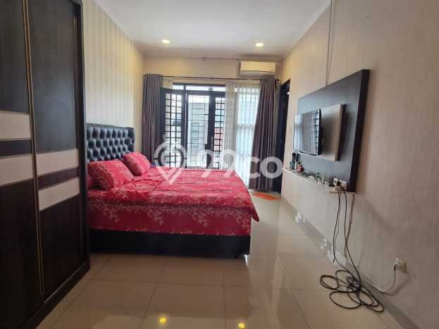 For Sale! Luxury House LT 200m2 Desain Modern di Taman Kopo Indah For Sale! Luxury House LT 200m2 Desain Modern di Taman Kopo Indah