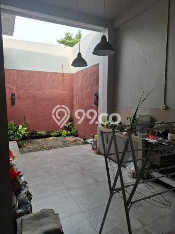 Ready to Use! Luxury House LT 247m2 Desain Elegan di Meruya Ready to Use! Luxury House LT 247m2 Desain Elegan di Meruya