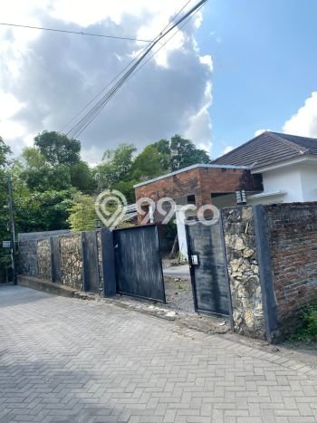 Rumah di Mlati, Sleman, Luas 701m2m² LB 300m2m² Rumah di Mlati, Sleman, Luas 701m2m² LB 300m2m²