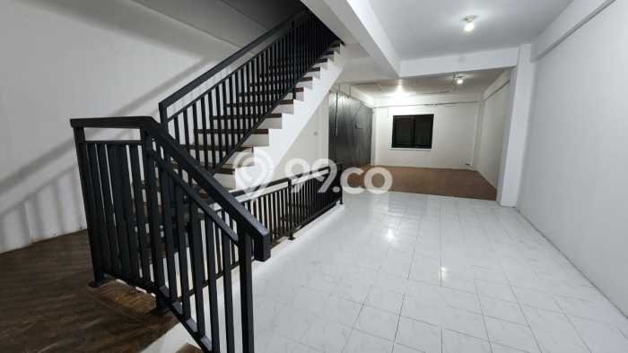 Ruko Dijual Lokasi Stratagis di Dukuh Pakis Surabaya Cocok untuk Investasi Ruko Dijual Lokasi Stratagis di Dukuh Pakis Surabaya Cocok untuk Investasi