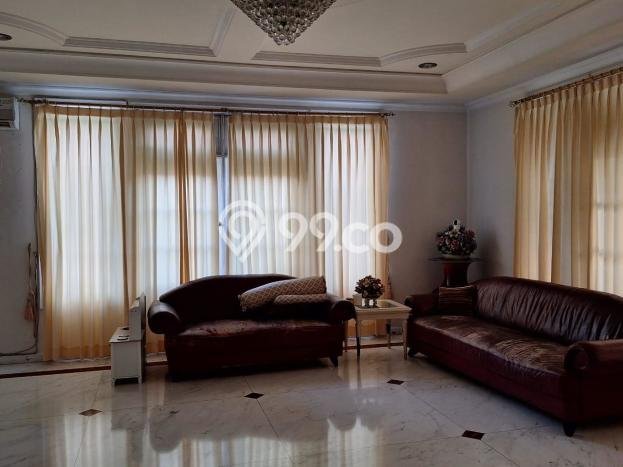 Dijual Rumah Premium dengan Fasilitas Sekitar Komplit di Dukuh Pakis, Surabaya Dijual Rumah Premium dengan Fasilitas Sekitar Komplit di Dukuh Pakis, Surabaya