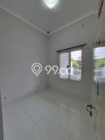 Lokasi strategis! Rumah siap huni disewakan di Rungkut LB 100m2 Lokasi strategis! Rumah siap huni disewakan di Rungkut LB 100m2