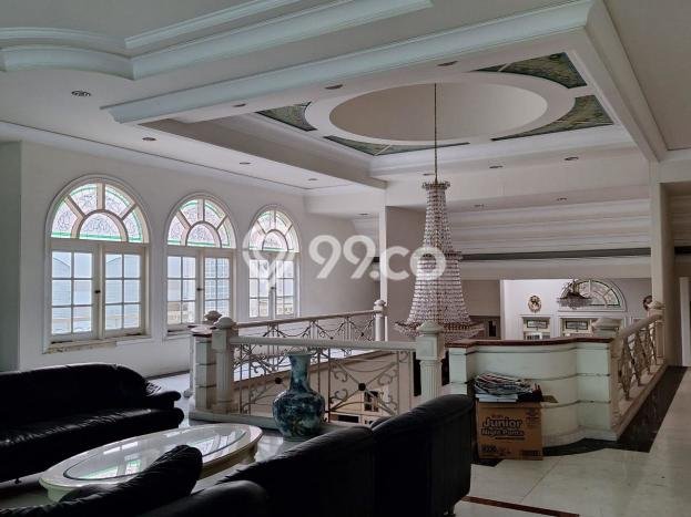 Dijual Rumah Premium dengan Fasilitas Sekitar Komplit di Dukuh Pakis, Surabaya Dijual Rumah Premium dengan Fasilitas Sekitar Komplit di Dukuh Pakis, Surabaya
