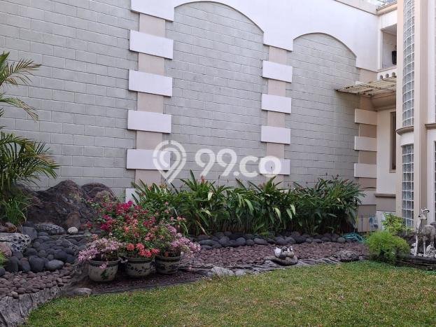 Dijual Rumah Premium dengan Fasilitas Sekitar Komplit di Dukuh Pakis, Surabaya Dijual Rumah Premium dengan Fasilitas Sekitar Komplit di Dukuh Pakis, Surabaya
