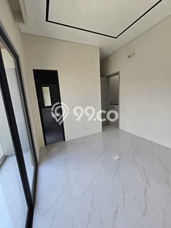 Dijual Rumah 5 Kamar Lokasi Ideal Nyaman dan Strategis di Rungkut Dijual Rumah 5 Kamar Lokasi Ideal Nyaman dan Strategis di Rungkut