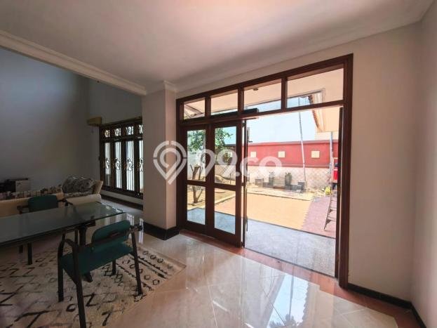 Disewakan Rumah Konsep Modern di Dukuh Pakis Surabaya dengan 5 KT Disewakan Rumah Konsep Modern di Dukuh Pakis Surabaya dengan 5 KT