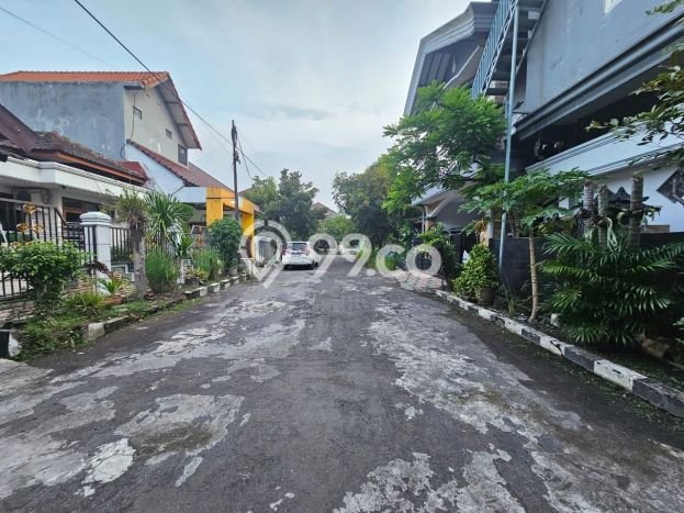 Rumah Modern Cantik 6 Kamar Siap Huni di Sidoarjo Rumah Modern Cantik 6 Kamar Siap Huni di Sidoarjo