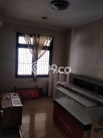 For Sale Rumah 5 Kamar Lokasi Ideal Nyaman dan Strategis di Sidoarjo For Sale Rumah 5 Kamar Lokasi Ideal Nyaman dan Strategis di Sidoarjo
