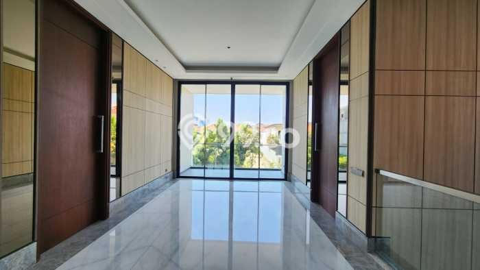 Hunian Mewah Dijual LT 425m2 di Sukolilo, Surabaya Hunian Mewah Dijual LT 425m2 di Sukolilo, Surabaya
