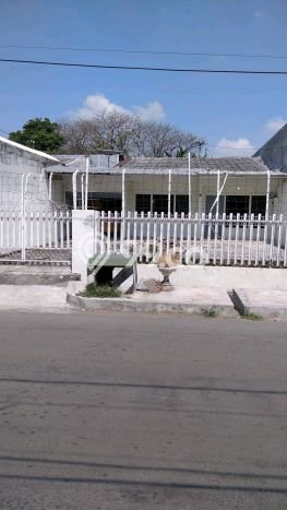 Disewakan! Rumah 3 Kamar Tidur &
2 Kamar Mandi di Dukuh Kupang, Surabaya Disewakan! Rumah 3 Kamar Tidur &
2 Kamar Mandi di Dukuh Kupang, Surabaya