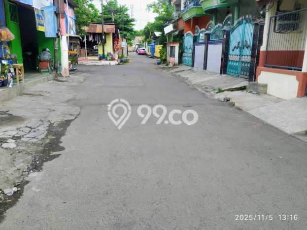 Rumah Strategis di Tandes, Dekat Kawasan Bisnis, Surabaya - 8 Kamar Tidur Rumah Strategis di Tandes, Dekat Kawasan Bisnis, Surabaya - 8 Kamar Tidur
