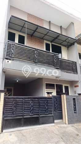 Jual Rumah Strategis Bagus Punya 4 KT di Tandes Surabaya SHM Jual Rumah Strategis Bagus Punya 4 KT di Tandes Surabaya SHM