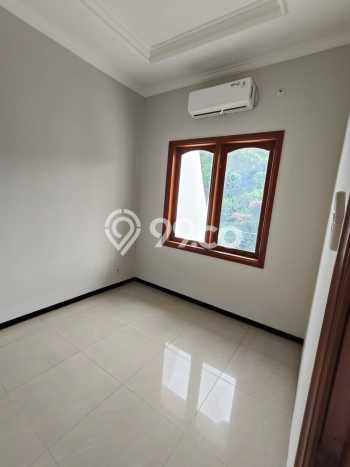 Sewa Rumah Harga Terjangkau di Dukuh Kupang Surabaya dengan 4 Kamar Tidur Sewa Rumah Harga Terjangkau di Dukuh Kupang Surabaya dengan 4 Kamar Tidur