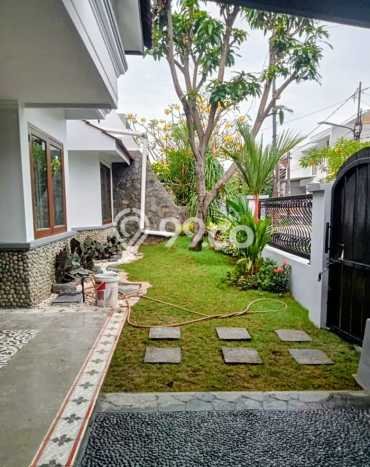 HUNIAN PILIHAN! Rumah area Rungkut, LT 300m2m² LB 230m2m² HUNIAN PILIHAN! Rumah area Rungkut, LT 300m2m² LB 230m2m²