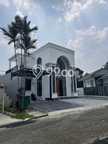 Ready to Use! Luxury House LT 440m2 Desain Elegan di Sentul City Ready to Use! Luxury House LT 440m2 Desain Elegan di Sentul City