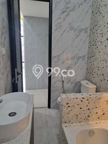 Rumah Elit Modern Tanpa Renovasi di BSD Griya Loka Tangerang Rumah Elit Modern Tanpa Renovasi di BSD Griya Loka Tangerang