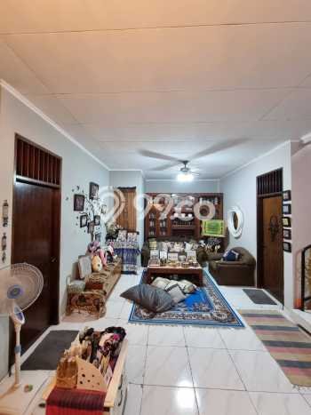 Ready to Use! Premium House LT 260m2 Desain Elegan di Pejaten Ready to Use! Premium House LT 260m2 Desain Elegan di Pejaten