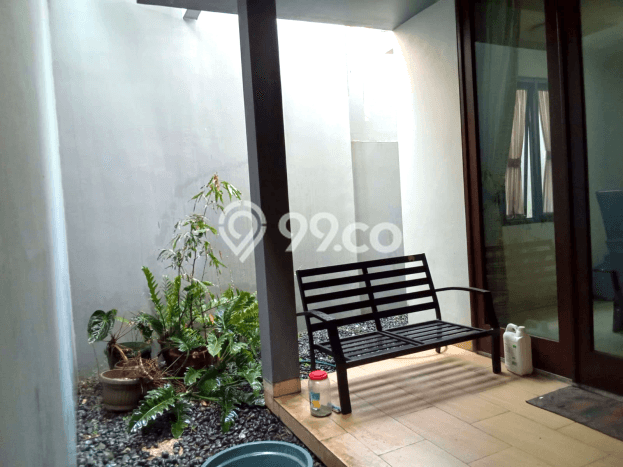 Rumah Mewah LB 300m2 Siap Huni Desain Elegan di Meruya, Jakarta Barat Rumah Mewah LB 300m2 Siap Huni Desain Elegan di Meruya, Jakarta Barat