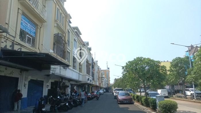 Unit Ruko Dijual di Jakarta Barat LT 67m2 & LB 250m2 Unit Ruko Dijual di Jakarta Barat LT 67m2 & LB 250m2