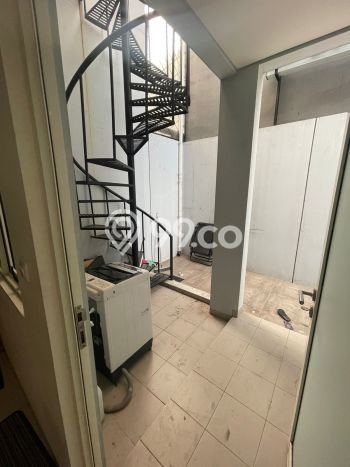 Rumah Modern 3 KT di Suvarna Sutera Tangerang Semi Furnished Rumah Modern 3 KT di Suvarna Sutera Tangerang Semi Furnished